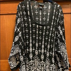 PINTUCK PLEATED TUNIC FLARED SLEEVE 32/34W plus